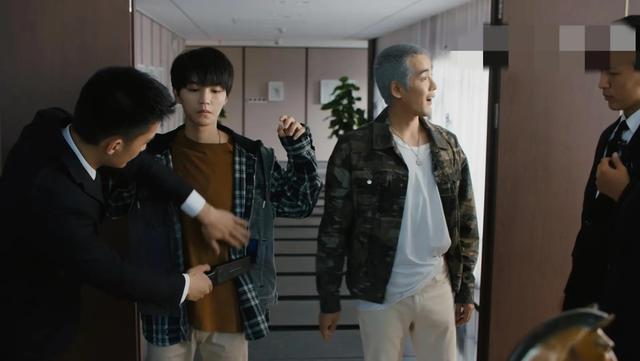 王俊凯、张译主演《重生之门》播了10集，优点和缺点一样多(重生之门王俊凯有感情戏吗)