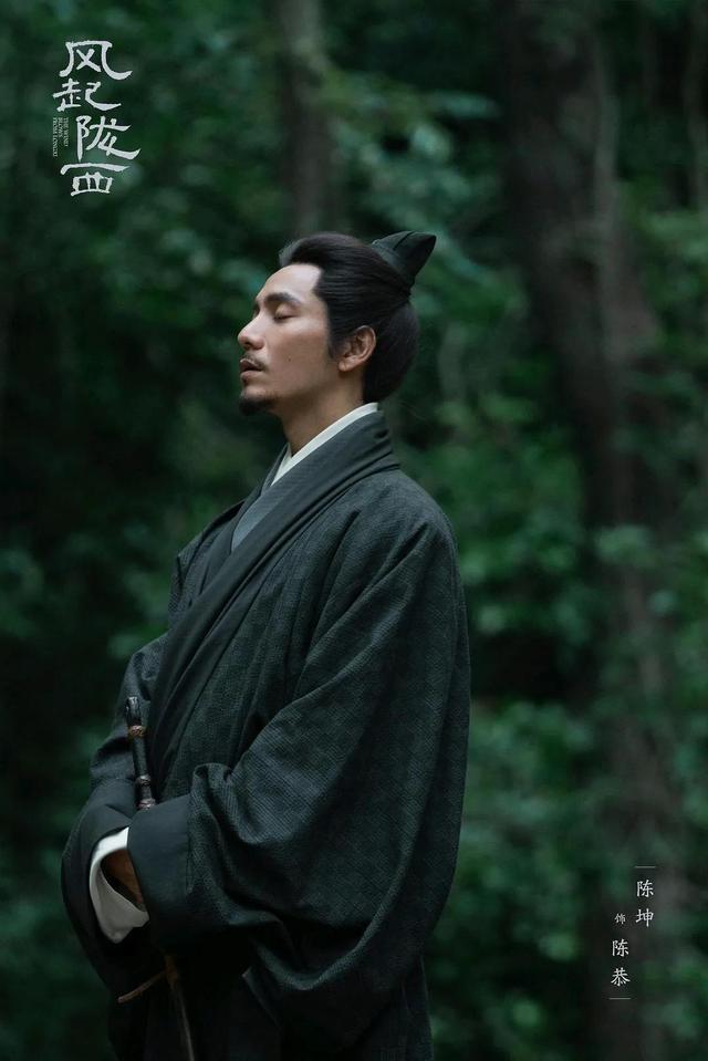 王俊凯、张译主演《重生之门》播了10集，优点和缺点一样多(重生之门王俊凯有感情戏吗)