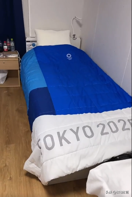 心酸!举重奥运冠军李雯雯住奥运村睡地上,怕睡塌了纸板床还得赔钱-女子举重运动员李雯雯