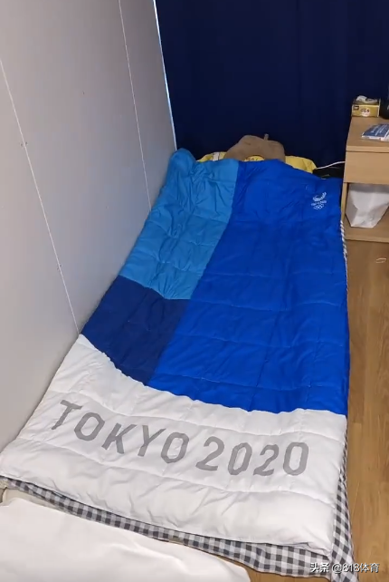 心酸!举重奥运冠军李雯雯住奥运村睡地上,怕睡塌了纸板床还得赔钱-女子举重运动员李雯雯