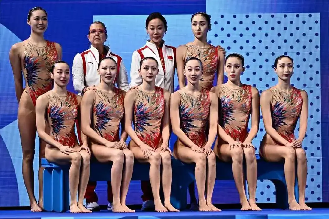 中国奥运花游打破3连亚！81 分领先中国夺首金，队员激动泪洒赛场-奥运中国花游