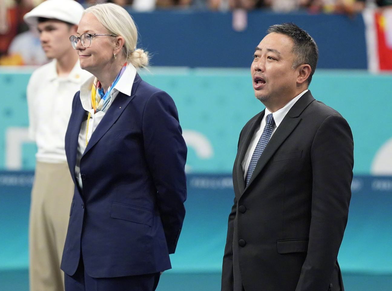 刘国梁评价孙颖莎：内心干净超过冠军的影响力 中国体育界一颗新星-刘国梁给孙颖莎打气