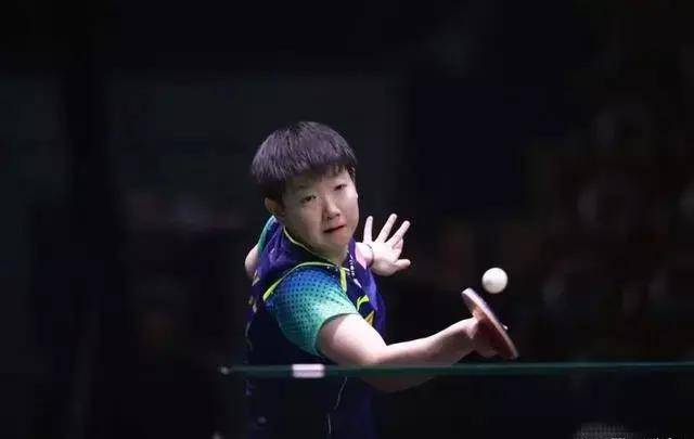 陈梦王曼昱陷入奥运女单漩涡中不能自拔，孙颖莎置身事外逍遥自在-陈梦王曼昱奥运双打夺冠视频
